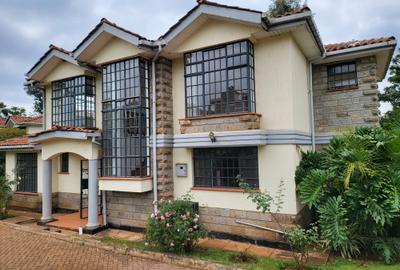 4 Bed Townhouse with En Suite in Rosslyn