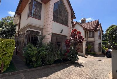 5 Bed Townhouse with En Suite at Lavington Green - 3