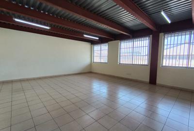 5,000 ft² Warehouse with Lift in Ruaraka