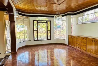 5 Bed House with En Suite in Runda - 4