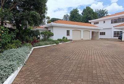 5 Bed House with En Suite at Runda