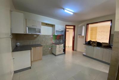 3 Bed Apartment with En Suite in Lavington