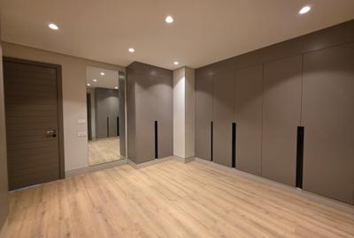 5 Bed House with En Suite in Brookside - 4