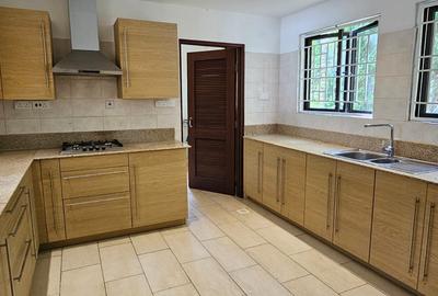3 Bed Apartment with En Suite at Ar187 - 4