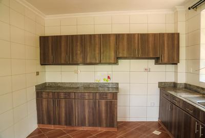 4 Bed House with En Suite in Redhill