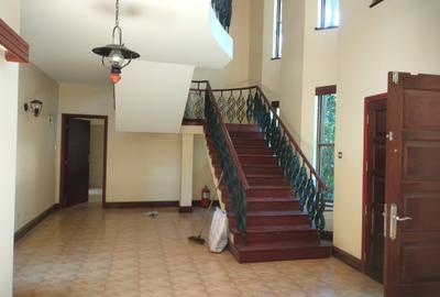 5 Bed Townhouse with En Suite at Few Minutes Drive To Gigiri - 4