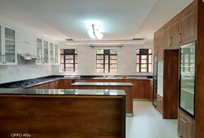 7 Bed House with En Suite in Kitisuru