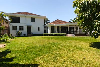 5 Bed House with En Suite in Runda