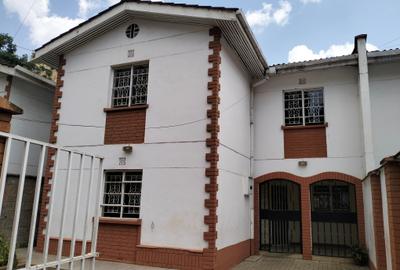 5 Bed Townhouse with En Suite in Lavington
