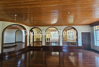 5 Bed House with En Suite in Runda