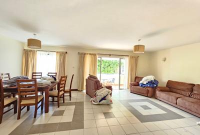 3 Bed Apartment with En Suite in Lavington - 2