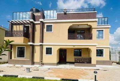 5 Bed Townhouse with En Suite in Kitengela