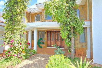 6 Bed House with En Suite in Runda