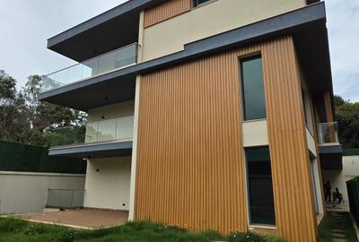 5 Bed Villa with En Suite at Lavington