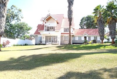 5 Bed House with En Suite in Runda - 2