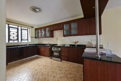 4 Bed Townhouse in Ridgeways - 4