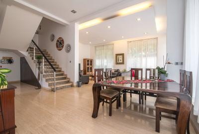 5 Bed Townhouse with En Suite in Spring Valley