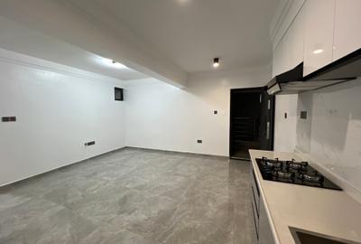 1 Bed Apartment with En Suite at Kindaruma Road - 4