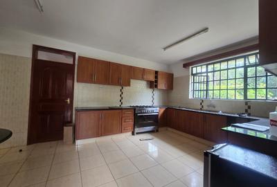 4 Bed Townhouse with En Suite in Nyari