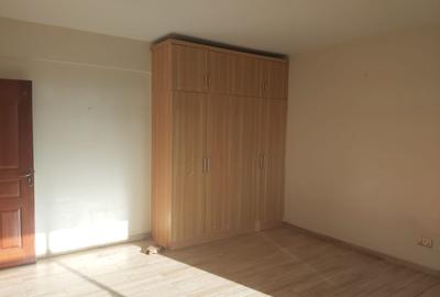 4 Bed Apartment with En Suite in Lavington