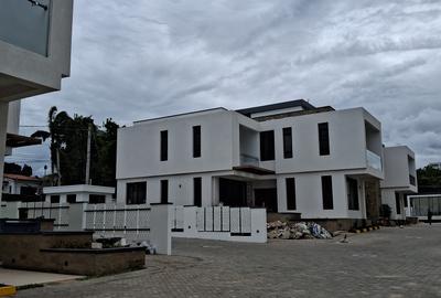 4 Bed Villa with En Suite at Nyali Mombasa - 2
