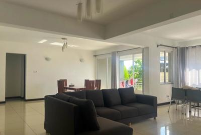 3 Bed Apartment with En Suite in Parklands - 2