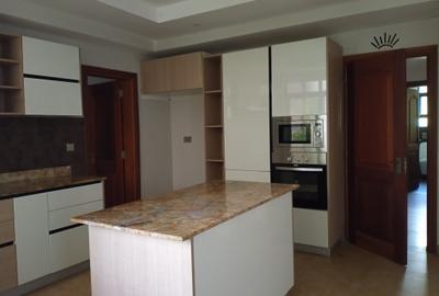 Furnished 4 Bed Apartment with En Suite in Riverside