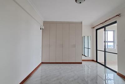 2 Bed Apartment with En Suite in Brookside