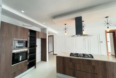 3 Bed Apartment with En Suite in Riverside - 4