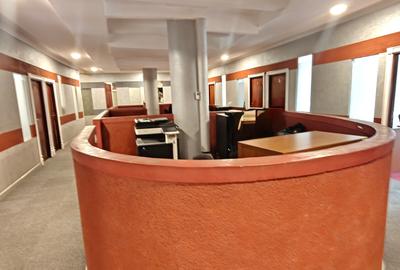 4,505 ft² Office with Parking in Parklands