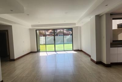 2 Bed Apartment with En Suite in Rhapta Road