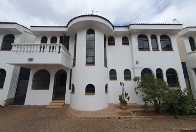 5 Bed Townhouse with En Suite at Raphta Road