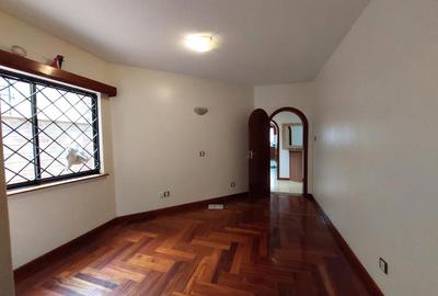 5 Bed Townhouse with En Suite in Lavington