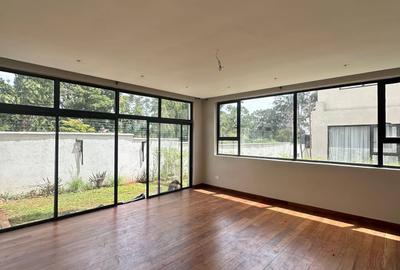 5 Bed Townhouse with En Suite in Lavington - 4