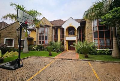 5 Bed House with En Suite at Runda