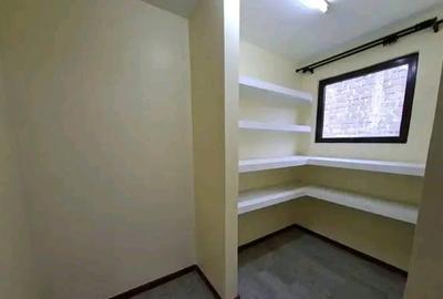 5 Bed House with En Suite in Syokimau - 4