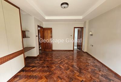 4 Bed Apartment with En Suite in Riverside