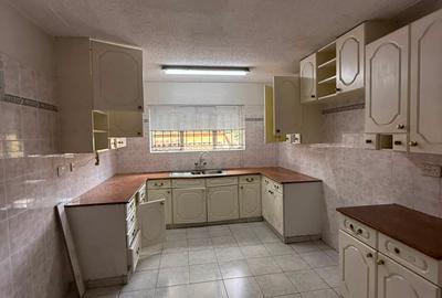 4 Bed Villa with En Suite in Lavington - 4