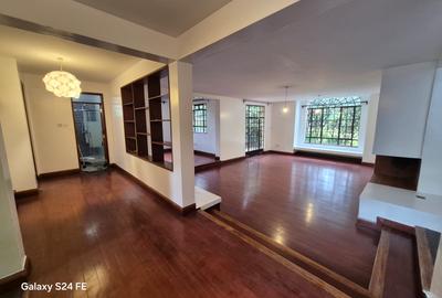 4 Bed House with En Suite in Runda - 2