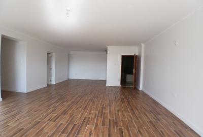 3 Bed Apartment with En Suite at Lavington - 2