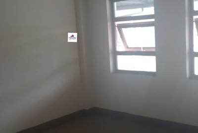 8,500 ft² Warehouse with Fibre Internet in Industrial Area - 2