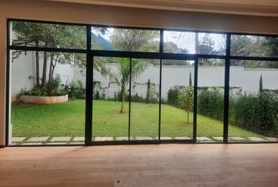 5 Bed Villa with En Suite in Lavington