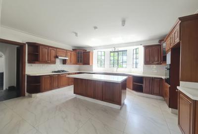 5 Bed House with En Suite at Nyari - 4