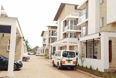 5 Bed Townhouse with En Suite at Lavington Road - 2