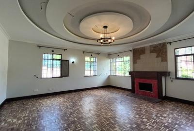 5 Bed House with En Suite in Runda - 2