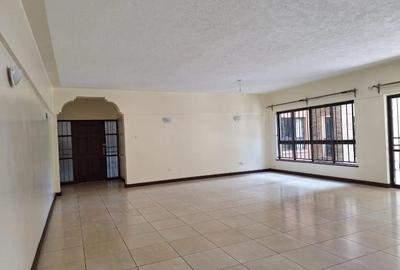 4 Bed Apartment with En Suite in Brookside - 3