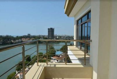 3 Bed Apartment with En Suite in Tudor - 2