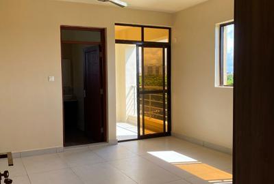 4 Bed Apartment with En Suite at Moyne Drive - 4