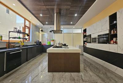 6 Bed Villa with En Suite at Lavington - 3