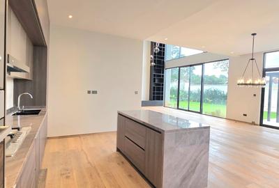 5 Bed Townhouse with En Suite in Runda - 2